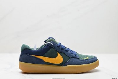 真标耐克Nike Sb Force 58低帮休闲板鞋 是一款将前沿创新带入街头的单品，它具有硫化杯底，具有出色的耐用性和灵活性。使用帆布和绒面革，在饰面上放置通