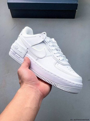 集图 公司级头层！Nike 耐克 Air Force 1 Shadow 拼接马卡龙 侧身 Swoosh 采用叠加形的式呈现，同时跟后也将标志性 “Air” 字叠