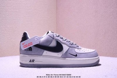 公司带半码 耐克Nike Air Force 1 07 空军一号低帮百搭休闲运动板鞋 柔软 弹性十足的缓震性能和出色的中底设计 横跨复古与现代的外结合 造就出风