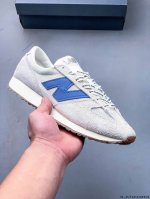 new Balance Nb 471系列新款复古时尚 透气生活休闲鞋 New Balance 471鞋款以经典的320鞋款为灵感，采用纤细鞋楦设计，打造出更加贴