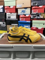 C版头层福利 Onitsuka Tiger Mexico 66 亚瑟士鬼冢虎复古经典板鞋 产品从款式颜色造型上体现出追求舒适和细节的完美 鞋类更是推崇手工制作的
