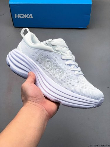 集图 Hoka One One M Bondi 8 低帮跑步鞋 Bondi在本季向前迈出了大胆的一步，采用更柔软、更轻的泡沫和全新，的加长后跟几何形状进行了重新