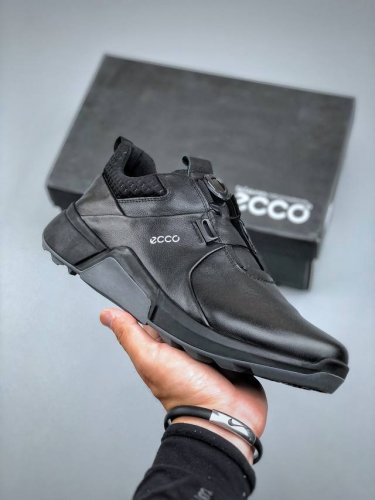 Ecco爱步男士休闲运动鞋 缓震牛皮鞋 柔软超轻的中底 提供出色的能量回弹和缓震体验 长效缓震的Biom自然律动科技鞋楦 符合人体工学 带来裸足运动体验 牛皮鞋