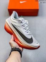 nk Zoomx Invincible Run Flyknit 6 轻量跑鞋 飞织低帮休闲运动慢跑鞋 厚底增高 老爹鞋 此鞋专为短跑运动员而生 是为 5 至 1