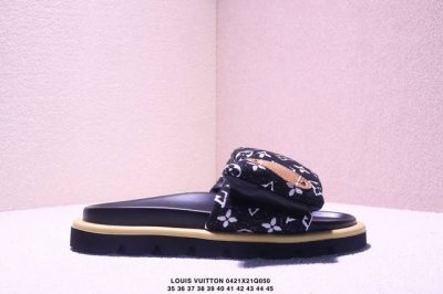 真标Louis Vuitton pool pillow Comfort 路易威登 平跟 防磨一字拖鞋 尺码:35-45 Xm04 50
