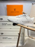 Nike Sb Dunk Low“Lv联名” 周年高端定制 低帮休闲板鞋 定制鞋盒 超高清洁度 皮料切割干净无任何毛边 细节完美Xx3168 As7660718