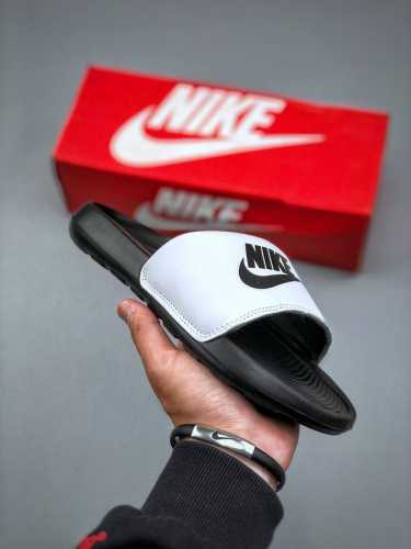 Nike Victori One Slide print Mix 系列夏季沙滩运动防滑一字潮流拖鞋简约清爽的夏季必备单品 焕新升级经典必备设计 轻松驾驭海滩和球
