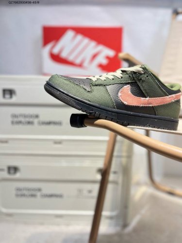 耐克Nike Dunk Low 板鞋Sb系列经典百搭休闲运动板鞋加厚鞋舌的填充，使舒适性大大提升，同时也更方便穿脱中底部分则加入了脚感柔软舒适Zoomair气垫
