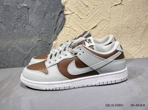 nike Dunk Sb顾名思义 具有经典的Dunk血缘 又注入了更多的时尚元素 相较于普通的Dunk滑板鞋 改良版的Dunk Sb加厚了鞋舌的填充 使舒适性大