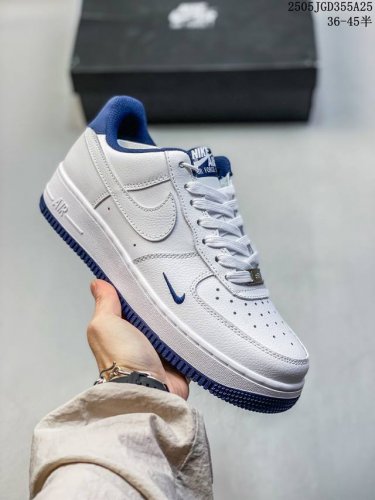 公司带半码 耐克Nike Air Force 1 07 空军一号低帮百搭休闲运动板鞋 柔软 弹性十足的缓震性能和出色的中底设计 横跨复古与现代的外结合 造就出风