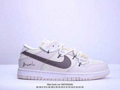 耐克 Nike Dunk Low 运动鞋复古解构绑带板鞋 作为 80 年代经典篮球鞋款，起初专为硬木球场打造，后来成为席卷街头的时尚标杆，现以经典细节和复古篮球