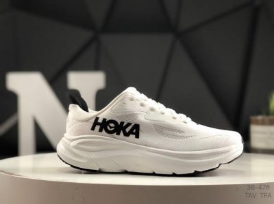 Hoka M Clifton 10 全新配色 这个品牌来自于新西兰的毛利语，Hoka表示大地，One One表示飞越，连起来就是飞越地平线，One One不是读
