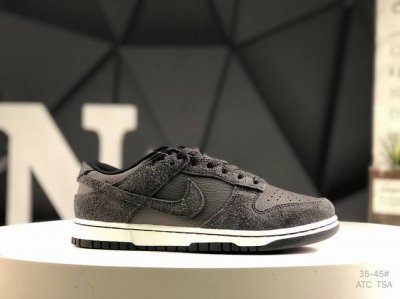 210 耐克Nike Dunk Low 板鞋 Sb系列经典百搭休闲运动板鞋加厚鞋舌的填充，使舒适性大大提升，同时也更方便穿脱中底部分则加入了脚感柔软舒适Zoom