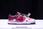 耐克Nike Sb Dunk Low Pro蝙蝠侠红 扣篮系列复古低帮休闲运动滑板板鞋。采用脚感柔软舒适Zoomair气垫，有效吸收滑板等极限运动在落地时带来的