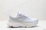 公司级小红书推荐Hoka W Bondi 8全新配色 这个品牌来自于新西兰的毛利语，Hoka表示大地，One One表示飞越，连起来就是飞越地平线，One On