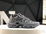 真标带半码 耐克 Nike Air Max Plus Drift 缓震运动休闲鞋！鞋款将继续使用 Tuned Air 科技并保持基础的鞋型轮廓，不同的是在鞋面加