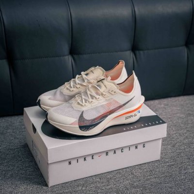 核心私 nike Vaporfly 4 柔软舒适防滑耐磨低帮 马拉松休闲跑步鞋 Vaporfly 系列以速度和效率而闻名 仍然是竞技跑步者的首选 这款新版本秉承
