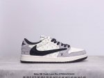 耐克nike Sb Dunk Low Pro 复古低帮 真标 休闲运动滑板板鞋。采用脚感柔软舒适zoomair气垫，有效吸收滑板等极限运动在落地时带来的冲击力，