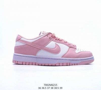 Nike Dunk Sb Low 定制配色 Dunk Sb顾名思义，具有经典的dunk血缘，又注入了更多的时尚元素。相较于普通的dunk滑板鞋，改良版的dunk