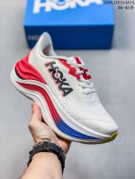 公司级 Hoka One One推出全新路跑训练鞋款Skyward X厚底增高运动老爹鞋，助力跑者轻松开跑。Hoka推出了一款定位于顶级缓震的现象级跑鞋 Sky