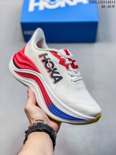 公司级 Hoka One One推出全新路跑训练鞋款Skyward X厚底增高运动老爹鞋，助力跑者轻松开跑。Hoka推出了一款定位于顶级缓震的现象级跑鞋 Sky
