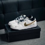 Nike Dunk 全套原楦原模倾力打造完美版型 独家原厂航空铝磨具打磨大底 鞋头坡度极致还原 无解鞋型 原盒原配 圈内天花板工艺 原厂冲刀 超高清洁度 全鞋零