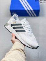 阿迪达斯 Adidas Adizero Boston 11舒适潮流 防滑耐磨轻便低帮运动跑步鞋 厚底增高老爹鞋男女款。后跟加厚，呵护脚后跟，立体保护软绵鞋口，轻