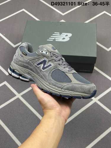 公司级 纯原 新百伦 New Balance 2002R 跑鞋 男运动鞋厚底老爹鞋。沿袭了面世之初的经典科技，以 Encap 中底配以升级版 N-Ergy 缓震