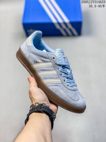 阿迪达斯 Adidas Originals Gazelle Indoor复古三叶草防滑透明橡胶板鞋经典运动鞋 这款经典鞋,忠于原版设计,缀撞色三条纹和鞋跟饰片