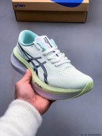 集图 180 Asics 亚瑟士Magic Speed 4稳定跑鞋鞋面采用双层提花网面设计，提高包裹性和透气性，后跟搭载稳定系统科技T-Gel提升整体支撑力和结