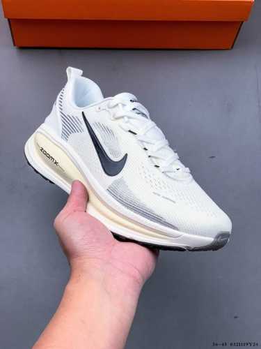 170 nike Air Zoom Vomero 18 缓震透气休闲慢跑鞋 新版Vomero结合全新Zoomx和Reactx泡绵 提供双重缓震效果 铸就非凡迈步