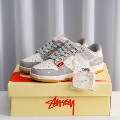 核心私 Nike Dunk 全套原楦原模倾力打造完美版型 独家原厂航空铝磨具打磨大底 鞋头坡度极致还原 无解鞋型 原盒原配 圈内天花板工艺 原厂冲刀 超高清洁度
