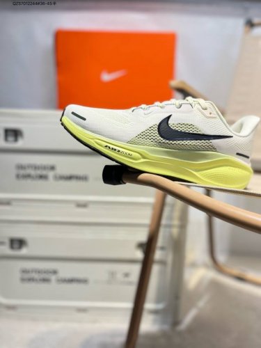 Nk Air Zoom pegasus 41 登月跑鞋 登月41代超轻网面跑步鞋 脚跟区域营造出色舒适度，而在鞋底部分，搭载全掌型Zoom Air配置耐克网面透