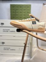 Gucci 古驰顶级进口材料 极为亲肤舒适 摸上去非常的细腻 版型上很正 进口牛皮+真皮内里+几何构图案 奢华生动 图案透气不闷热 更为牢固耐穿 色彩更为鲜艳绚