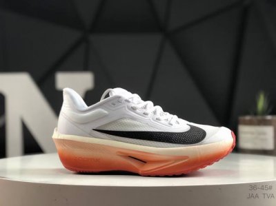 Nk Zoom Fly 6 耐克超弹轻盈跑步鞋 鞋款搭载 Flyknit 材料 打造出众弹性 易于穿脱。采用React技术 轻盈耐穿泡绵打造,铸就出众回弹的顺畅
