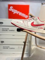 公司级头层皮Supreme X 乔丹Air Jordan 1 Low Aj1低帮系列篮球鞋 官方同步配色 原装级产物 #拒绝公底 立体鞋型 细节完美 高清洁度X
