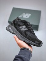 new Balance Nb2010系列新百伦经典复古休闲运动板鞋 以Encap中底配以升级版 N-Ergy缓震物料 鞋面则采用特色的柔软麂皮搭以Newbala