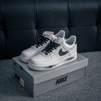 核心私 Air Force 1 原装级别 原楦头原纸板 打造纯正空军版型专注外贸渠道 全掌内置蜂窝气垫 原盒配件 原厂中底钢印、拉帮完美 货号：Zh0316 0