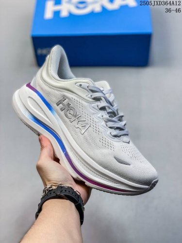 公司级 Hoka畅行无阻 Hoka One One Bondi 9 舒适百搭耐磨轻便 低帮跑步鞋 男女款。Bondi 9 最显著的变化在于其鞋底单元，原本扎实可