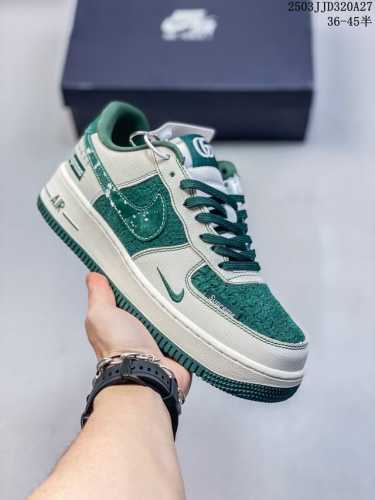 140耐克 Nike Air Force 1 '07 Low 空军一号含气垫 低帮百搭厚底增高休闲运动板鞋。柔软、弹性十足的缓震性能和出色的中底设计，横跨复古与
