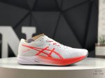 180 真标带半码Asics 亚瑟士 Hyper Speed 3稳定跑鞋鞋面采用双层提花网面设计，提高包裹性和透气性，后跟搭载稳定系统科技T-Gel提升整体支撑