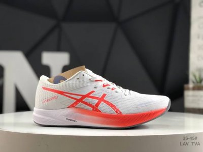 180 真标带半码Asics 亚瑟士 Hyper Speed 3稳定跑鞋鞋面采用双层提花网面设计，提高包裹性和透气性，后跟搭载稳定系统科技T-Gel提升整体支撑