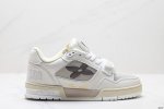 公司级全新Lv Louis Vuitton Trainer 绒面革 圆头系带生活休闲鞋 男款米色 此款鞋采用近几年比较流行的版型设计，外观时尚大气。鞋底采用耐磨