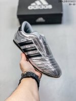 阿迪达斯Adidas Originals Retropy E5 爆米花速度轻盈复古系列百搭透气休闲运动慢跑鞋。全新Boost轻量缓震鞋底材质# 轻盈又不失动感