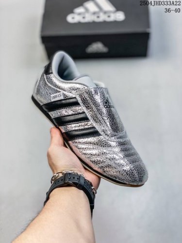 阿迪达斯Adidas Originals Retropy E5 爆米花速度轻盈复古系列百搭透气休闲运动慢跑鞋。全新Boost轻量缓震鞋底材质# 轻盈又不失动感