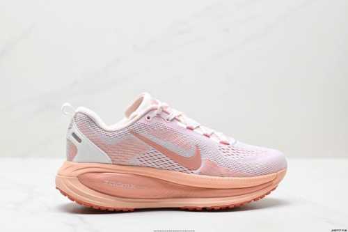 公司级Nike Vomero 18 耐克 舒适减震防滑 低帮跑步鞋 全掌Reactx泡绵中底 前掌和后跟还配备了Air Zoom气垫单元 据说跑起来更快更舒适哦