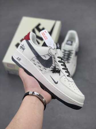 海外限量发售！公司级Nike Air Force 1 '07 Low “斯图西联名-英文米灰红-”空军一号 低帮 运动鞋 休闲鞋 折边针车 工艺难度大 原楦头原 - 点击图像关闭