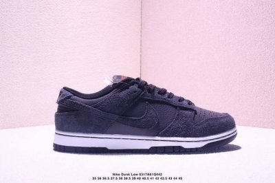210 耐克Nike Dunk Low 板鞋 Sb系列经典百搭休闲运动板鞋加厚鞋舌的填充，使舒适性大大提升，同时也更方便穿脱中底部分则加入了脚感柔软舒适Zoom