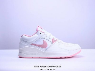Jordan 乔丹 升级原楦原纸板开发版型，采用粒面牛剖革鞋面材质，中底缓震泡棉物料组合橡胶外底jordan 又出 合体鞋 ！耐克nike Jordan Sta