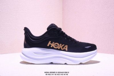 170 公司级小红书推荐Hoka W Bondi 9全新配色 这个品牌来自于新西兰的毛利语，Hoka表示大地，One One表示飞越，连起来就是飞越地平线，On